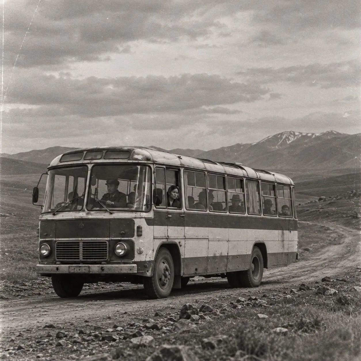 1973 ОНД 17 ХҮНТЭЙ АВТОБУС АЛГА БОЛЖЭЭ. ГЭТЭЛ 5 ЖИЛИЙН ДАРАА КОНДУКТОР НЬ ГАНЦААРАА ИРСЭН...